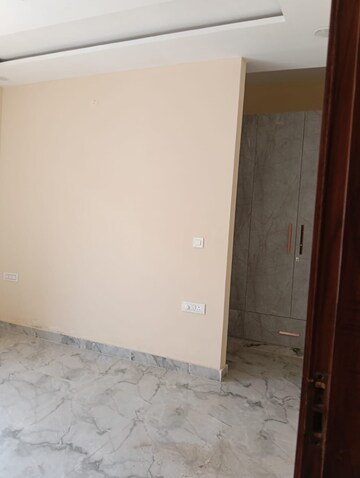 Room in 2 BHK Independent House at Sector 16 – for Sale