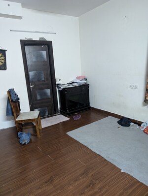 Room in 3 BHK Apartment at Jaypee Green Wish town Klassic, Sector 134 – for Sale