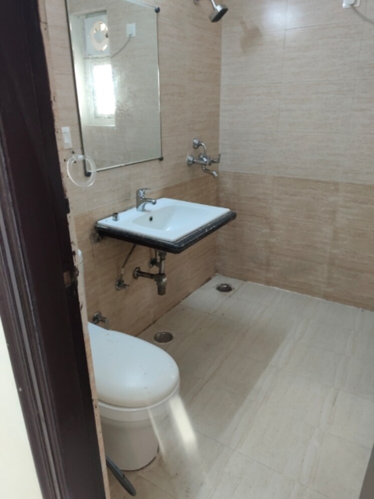 Bathroom, apex-athena 3 Bedroom 1895 Sq.Ft. Apartment In Sector 75 Noida 9065211