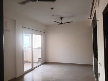 Room in 2 BHK Apartment at Gaur City 2 - 14th Avenue, Sector 16c Greater Noida – for Rent