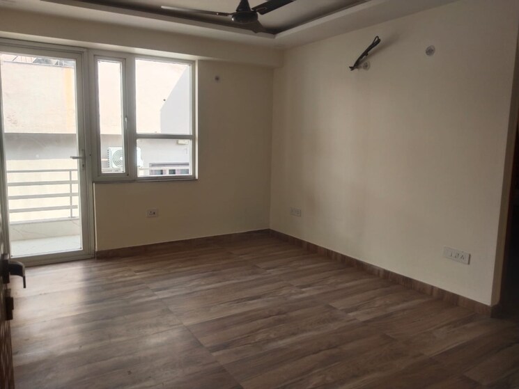 Room, dlf phase i 3 Bedroom 300 Sq.Ft. Builder Floor In Dlf Phase I Gurgaon 9065188