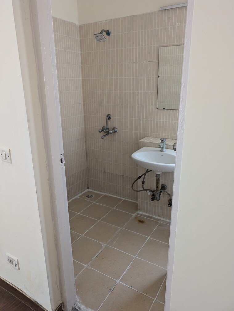 Bathroom, jaypee-greens-kosmos 2 Bedroom 942 Sq.Ft. Apartment In Sector 134 Noida 9065213