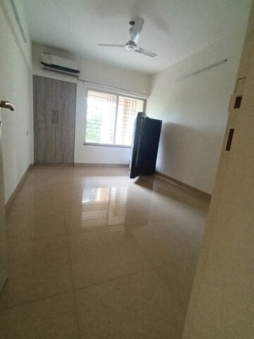 Room in 3 BHK Apartment at Bramha Suncity, Wadgaon Sheri – for Rent