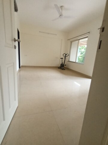 Room in 3 BHK Apartment at Bramha Suncity, Wadgaon Sheri – for Rent