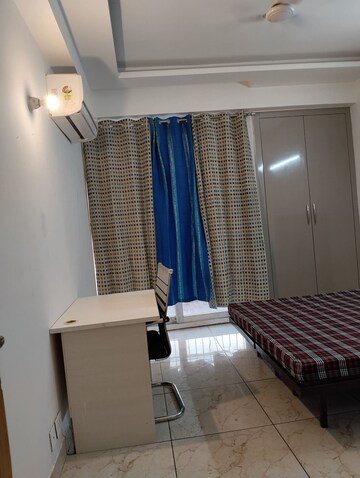 Team Area in 3 BHK Apartment at Gaur City 2 - 14th Avenue, Sector 16c Greater Noida – for Rent