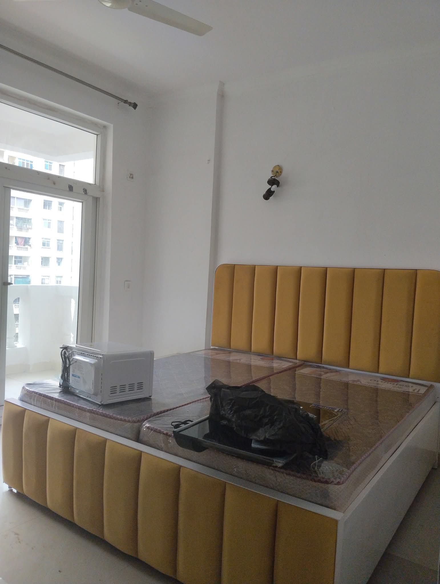 3 BHK Apartment For Rent in Gaur City 2 - 14th Avenue