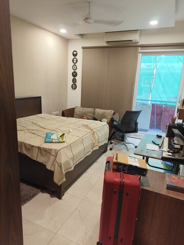 Team Area in 3 BHK Builder Floor at Vipul World Floors, Sector 48 – for Rent
