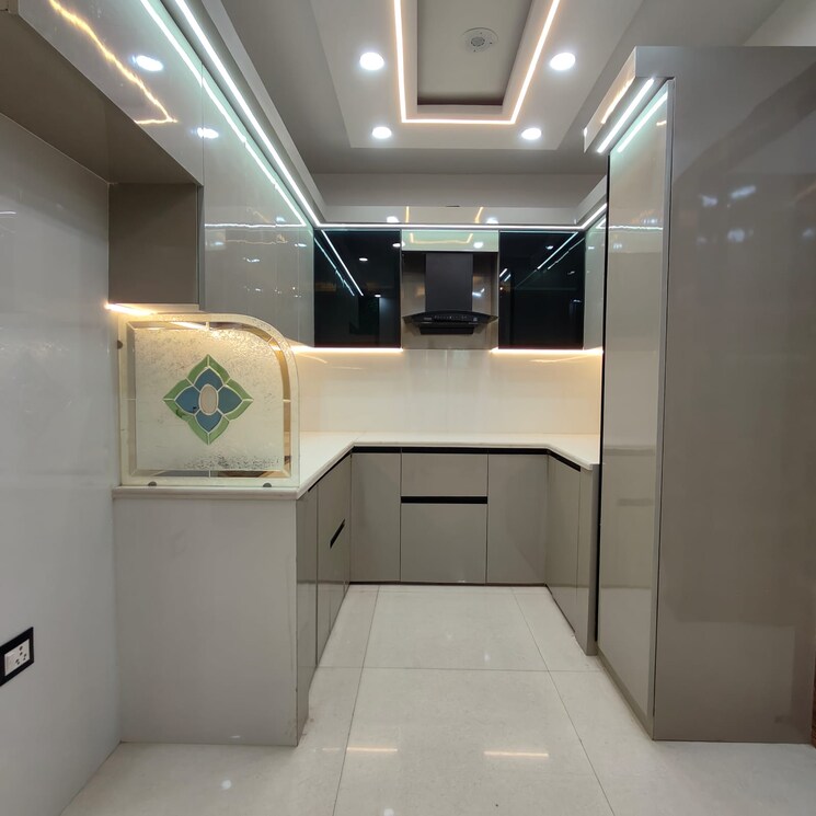 Kitchen, dwarka mor 3 Bedroom 100 Sq.Yd. Apartment In Dwarka Mor Delhi 9065226