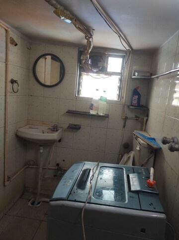 Bathroom in 1.5 BHK Apartment at Royal Accord Apartments, Andheri East – for Rent