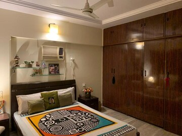Bedroom in 3 BHK Apartment at Khar West – for Rent