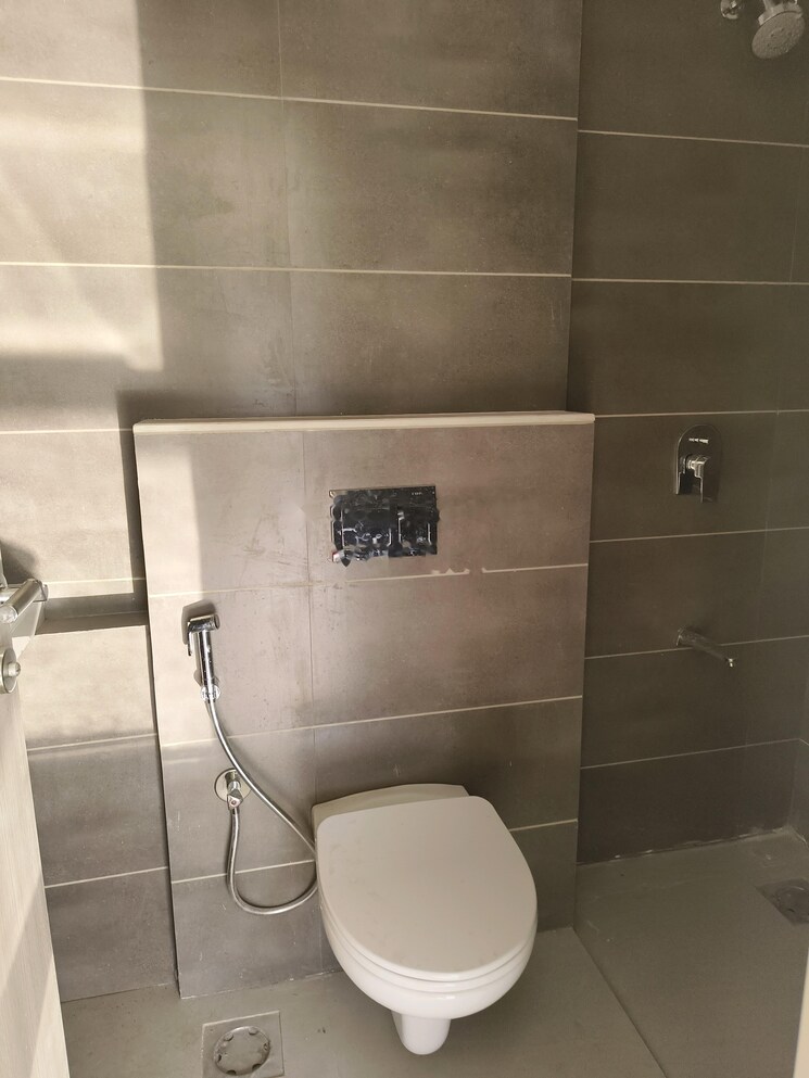 Bathroom, rustomjee-erika 2 Bedroom 615 Sq.Ft. Apartment In Bandra East Mumbai 9065272