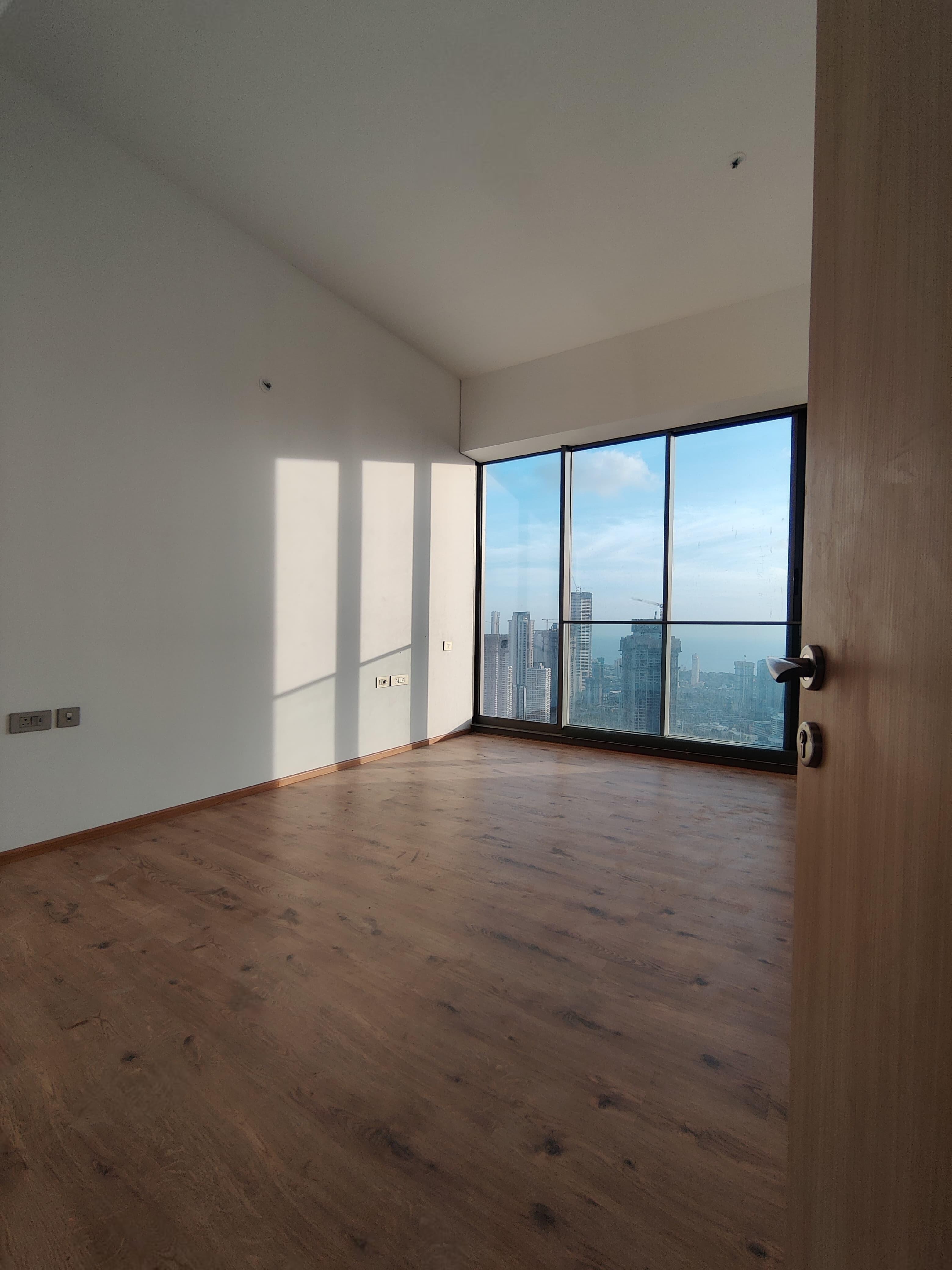 4 BHK + Servant Room Apartment For Rent in Rustomjee Crown