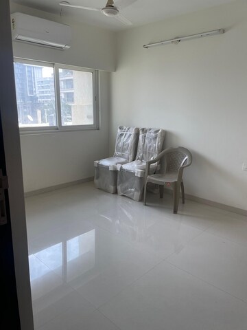 Room in 3 BHK Apartment at Santacruz West – for Rent