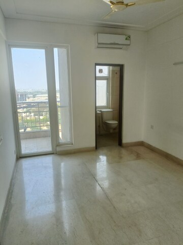 Room in 3.5 BHK Apartment at Puri Diplomatic Greens Villas, Sector 111 – for Rent