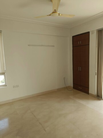 Room in 3.5 BHK Apartment at Puri Diplomatic Greens Villas, Sector 111 – for Rent