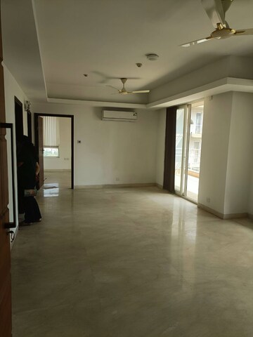Room in 3.5 BHK Apartment at Puri Diplomatic Greens Villas, Sector 111 – for Rent