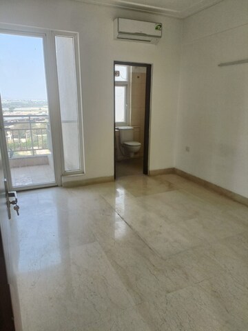 Room in 3.5 BHK Apartment at Puri Diplomatic Greens Villas, Sector 111 – for Rent