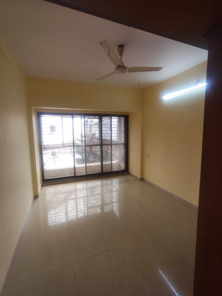 Living Room, concrete-sai-swar 3 Bedroom 1500 Sq.Ft. Apartment In Kharghar Navi Mumbai 9065403