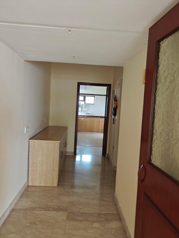 Room in 4 BHK Apartment at Prabhadevi CHS, Prabhadevi – for Rent