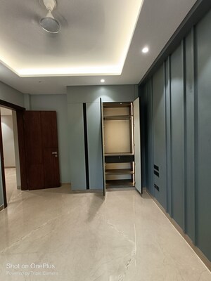 Building Lobby in 3 BHK Builder Floor at Ansal Sushant Lok I, Sector 43 – for Sale