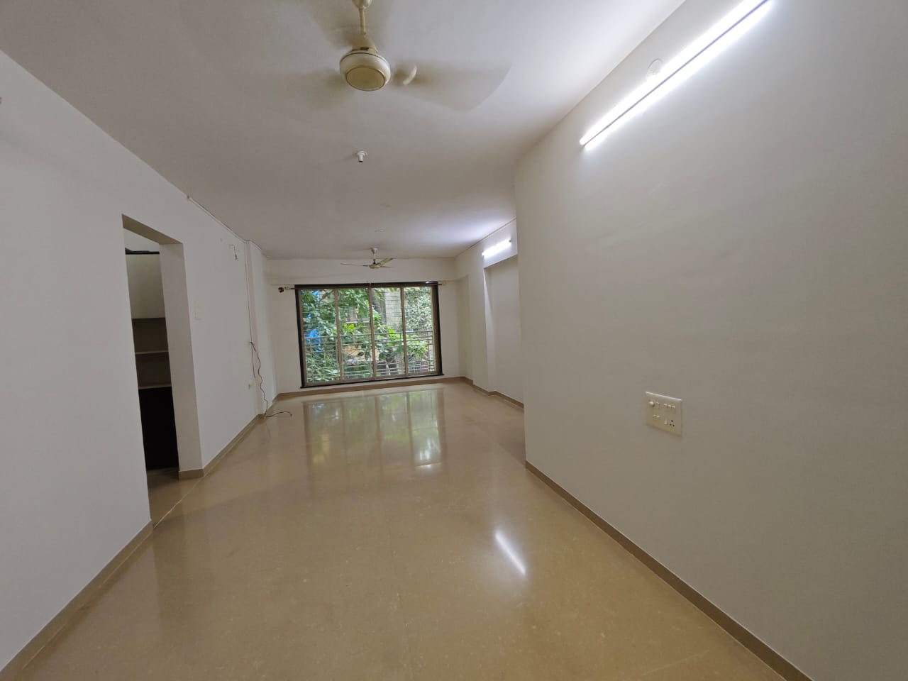 3 BHK Apartment For Rent in Emerald Building