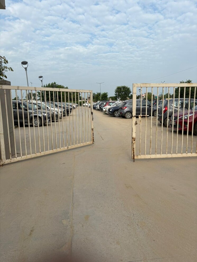 Balcony, conscient-habitat-residences Commercial Shop 285 Sq.Ft. In Sector 78 Faridabad 9065642