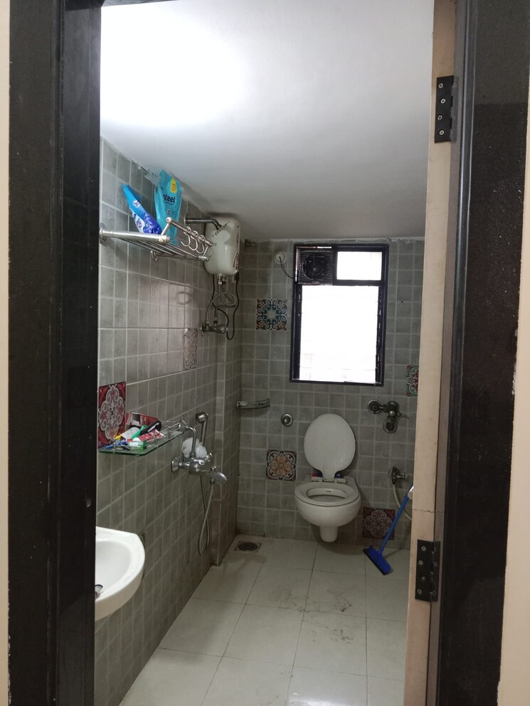 Bathroom, atul-blue-orbit 2 Bedroom 830 Sq.Ft. Apartment In Malad West Mumbai 9065672
