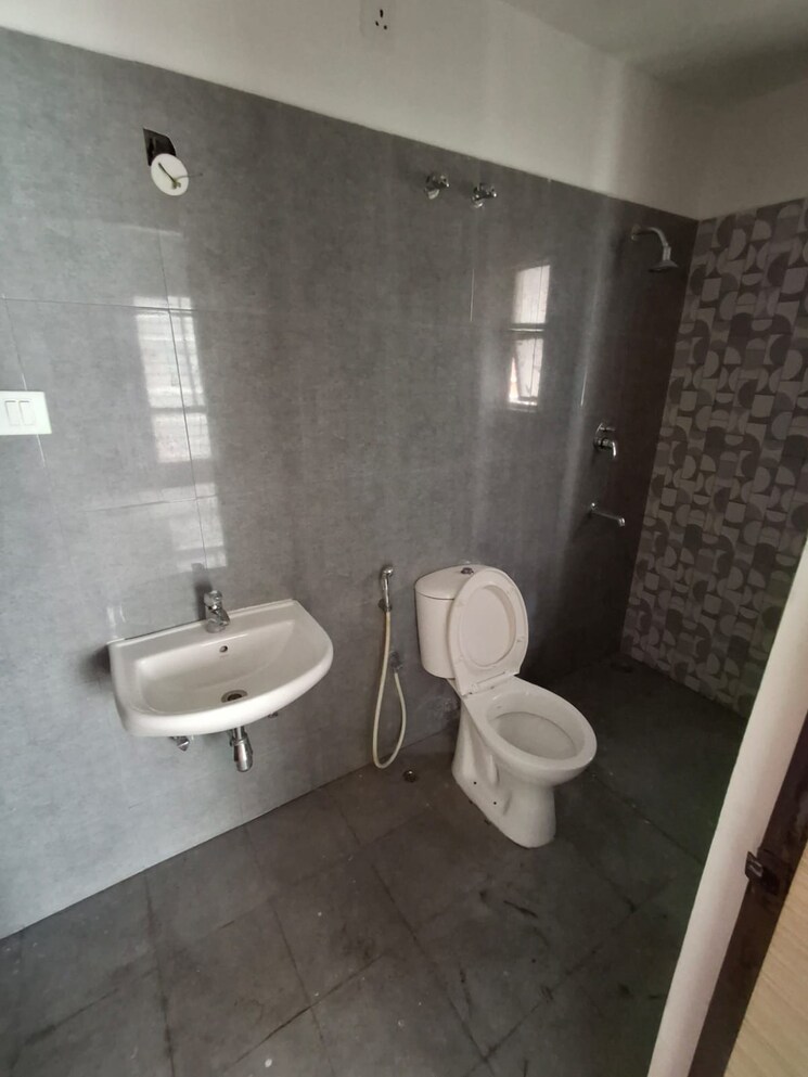 Bathroom, dtc-southern-heights 3 Bedroom 1370 Sq.Ft. Apartment In Joka Kolkata 9065641