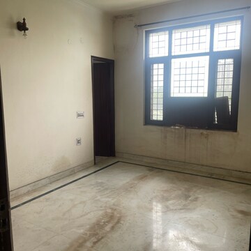 Room in 1 BHK Builder Floor at Vaishali Sector 4 – for Rent
