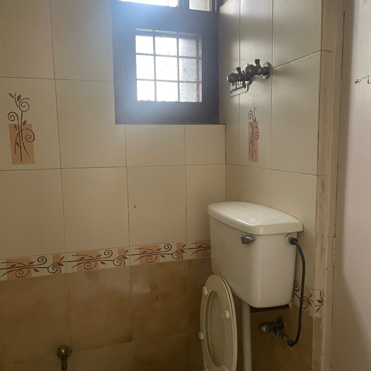 Bathroom, vaishali sector 4 1 Bedroom 450 Sq.Ft. Builder Floor In Vaishali Sector 4 Ghaziabad 9065682