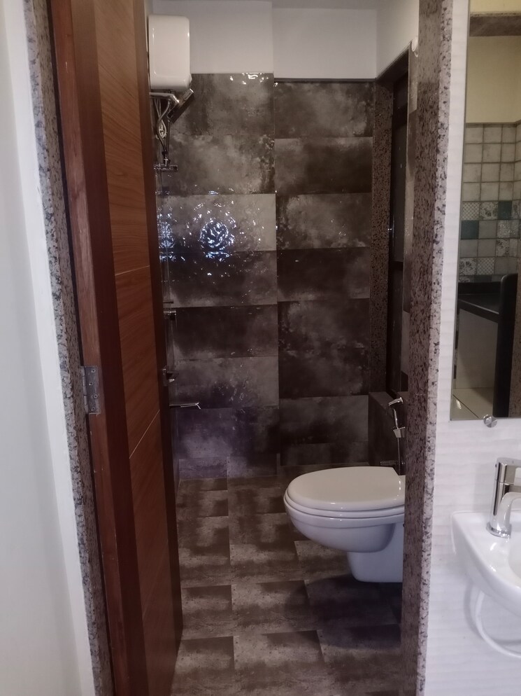 Bathroom, paradise-sai-icon 2 Bedroom 980 Sq.Ft. Apartment In Kharghar Navi Mumbai 9065649