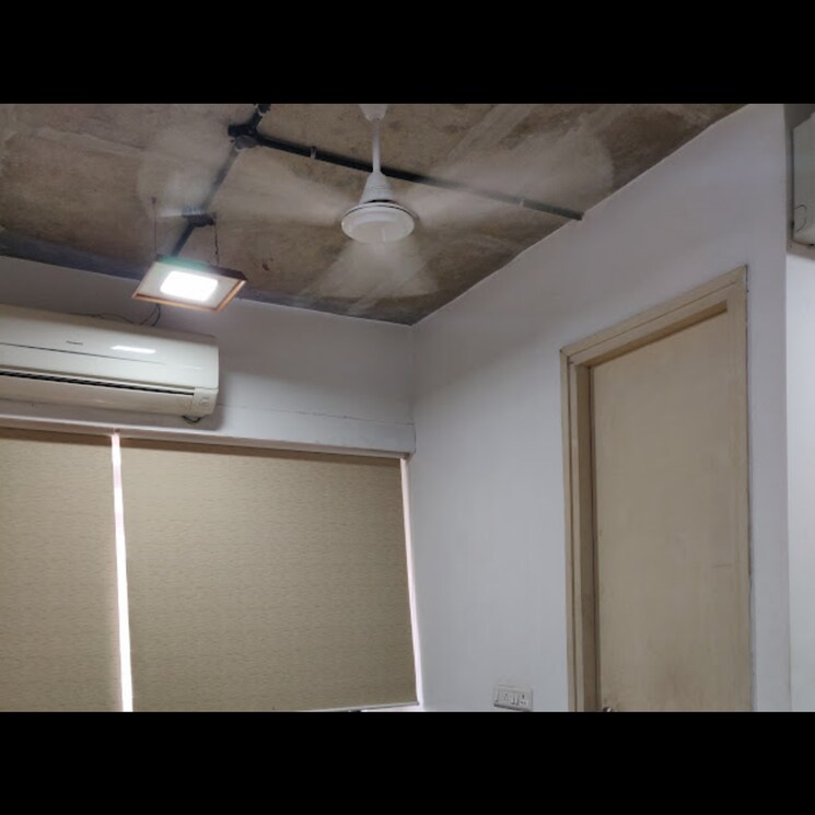 Room, science city Commercial Office Space in IT/SEZ 735 Sq.Ft. In Science City Ahmedabad 9065708