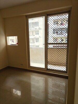 Room in 3 BHK Apartment at Migsun Twinz, Eta Ii Greater Noida – for Sale