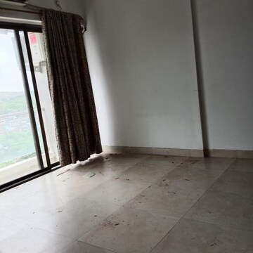 Room in 1 BHK Apartment at Conwood Paragon, Sonawala Industry Estate – for Rent