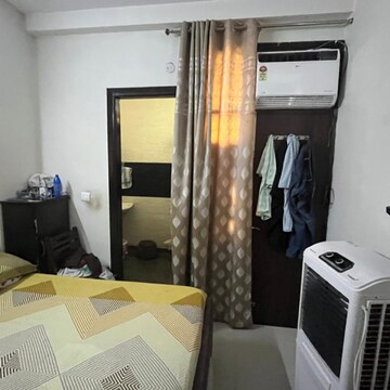 Bedroom in 3 BHK Builder Floor at Vaishali Sector 4 – for Rent