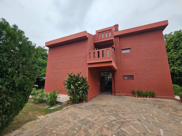 Exterior View, sainik farm 3 Bedroom 10000 Sq.Ft. Villa In Sainik Farm Delhi 9065772