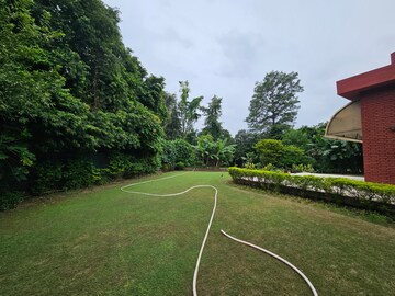 3 BHK Villa – Garden View at Sainik Farm - for Rent