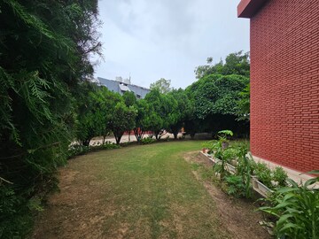 3 BHK Villa – Garden View at Sainik Farm - for Rent