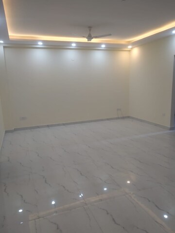 Room in 3 BHK Apartment at Ansal API Esencia, Sector 67 – for Rent