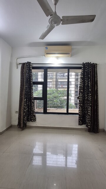 Room in 1 BHK Apartment at RNA NG Suncity Phase II, Kandivali East – for Sale