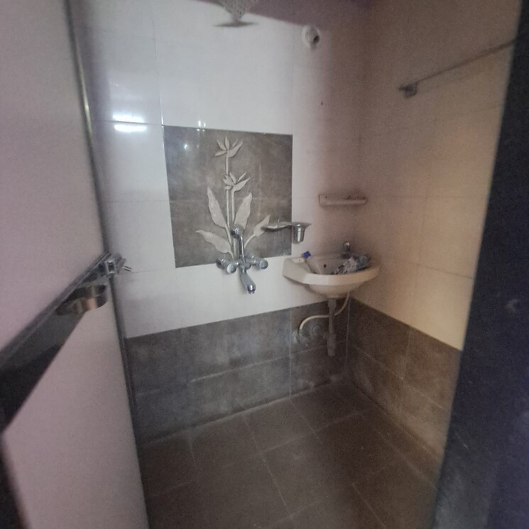 Bathroom, rohit-towers 1 Bedroom 500 Sq.Ft. Apartment In Chincholi Bunder Mumbai 9065781