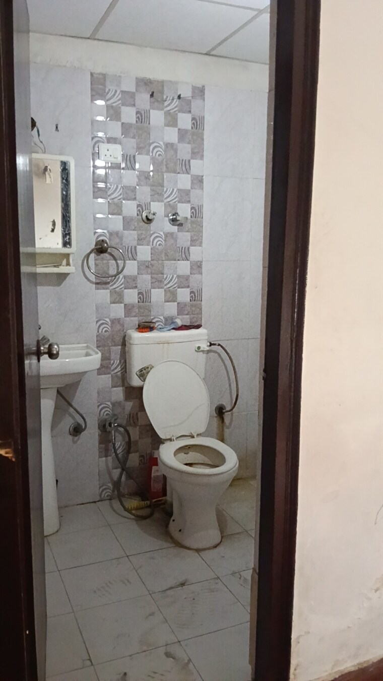 Bathroom, sam-palm-olympia 3 Bedroom 1457 Sq.Ft. Apartment In Sector 16c Greater Noida Greater Noida 9066025