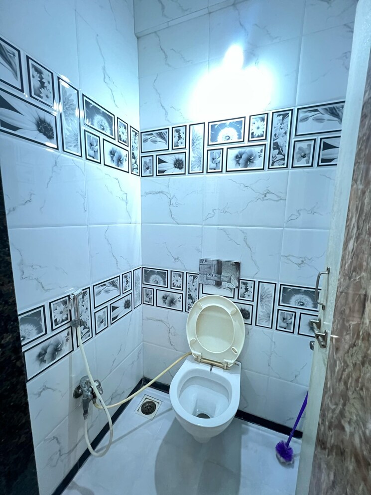 Bathroom, sapphire-lakeside 1 Bedroom 500 Sq.Ft. Apartment In Powai Mumbai 9065989