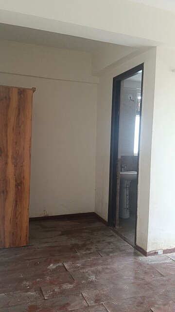 Room in 3 BHK Apartment at Sam Palm Olympia, Sector 16c Greater Noida – for Sale