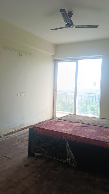 Room in 3 BHK Apartment at Sam Palm Olympia, Sector 16c Greater Noida – for Sale