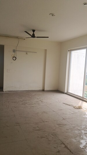 Room in 3 BHK Apartment at Sam Palm Olympia, Sector 16c Greater Noida – for Sale