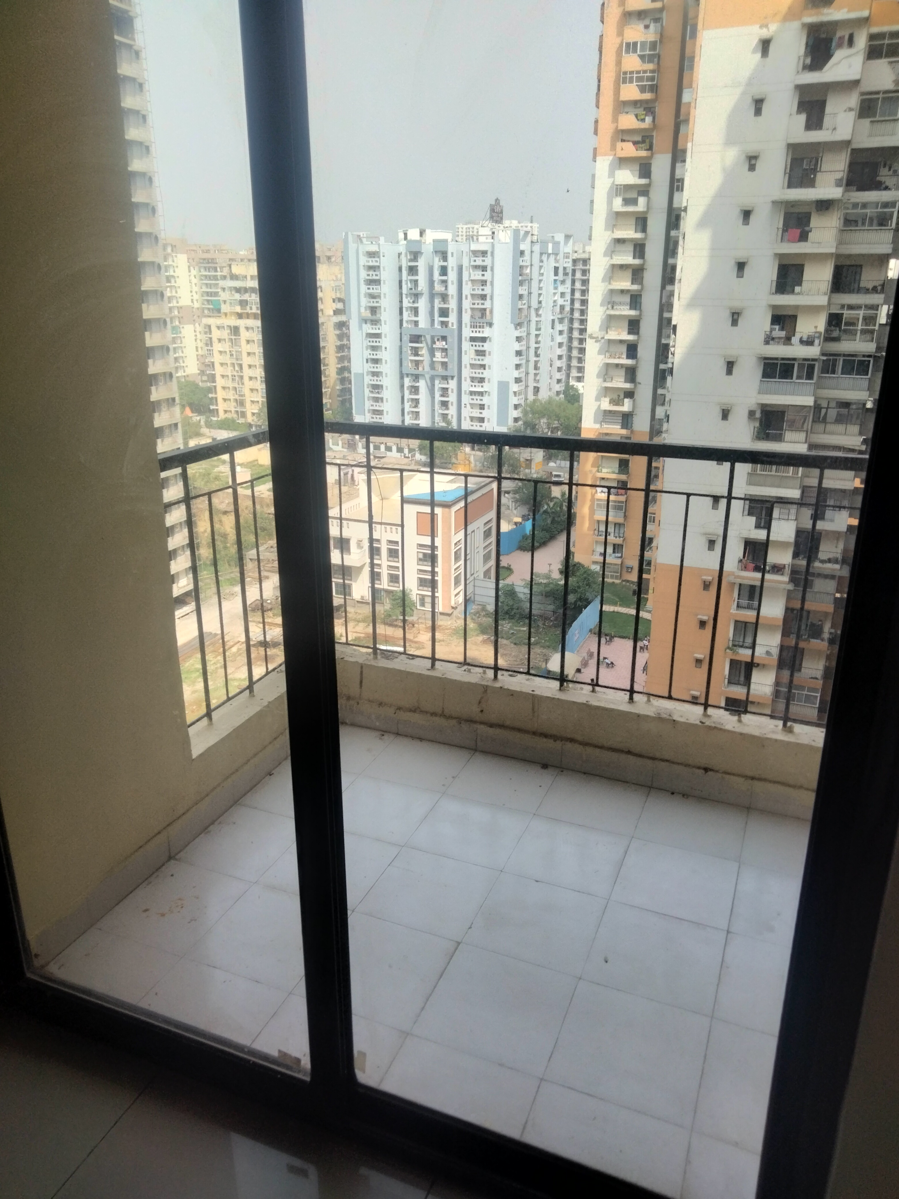 2 BHK 975 Sq.Ft. Apartment in Charms Castle