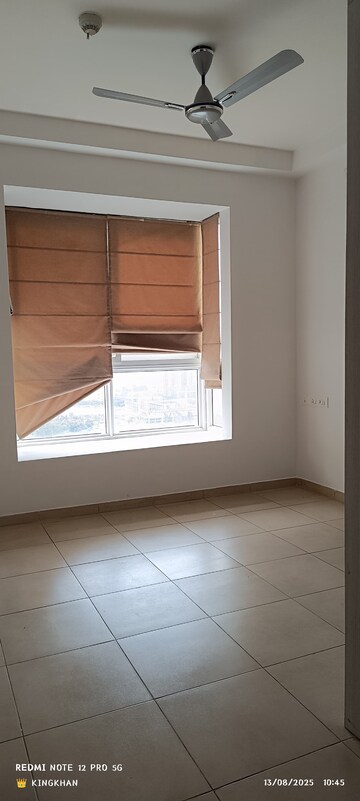 Room in 3 BHK Apartment at Bhartiya Nikoo Homes, Thanisandra Main Road – for Rent