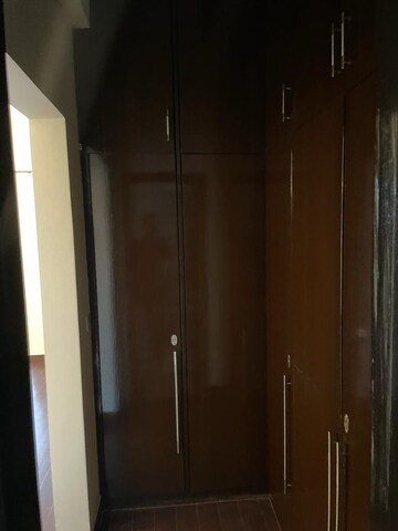 Building Lobby in 3.5 BHK Apartment at Parsvnath Exotica, Sector 53 – for Rent