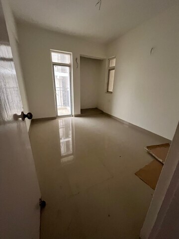 Room in 2 BHK Apartment at Gaur City 7th Avenue, Sector 4 Greater Noida – for Sale